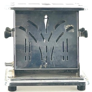lot 32 image: Vintage Universal Toaster by Landers Frary & Clark
