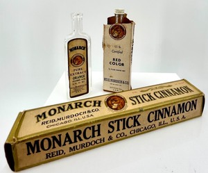 lot 33 image: Vintage Monarch Spice Set Stick Cinnamon and Red Color Extract