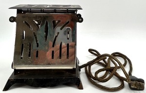 lot 34 image: Vintage Electrahot Electric Toaster Model 5026