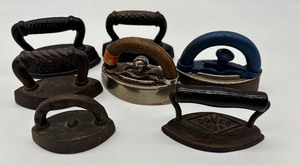 lot 41 image: Collection of 7 Vintage Sad Irons from Round Oak and Dover USA