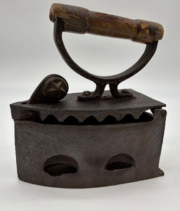lot 48 image: Antique Cast Iron Charcoal Iron with Wooden Handle