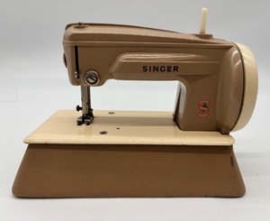 lot 73 image: Vintage Singer Toy Sewing Machine Made in Great Britain