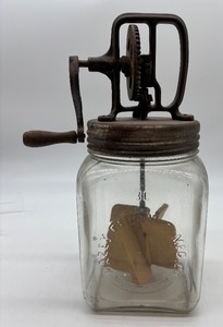 lot 77 image: Vintage Dazey Churn & Mfg Co No. 30 Glass Butter Churn