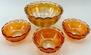 lot 134 image: Set of 4 Carnival Glass Mixing Bowls with Radiant Design