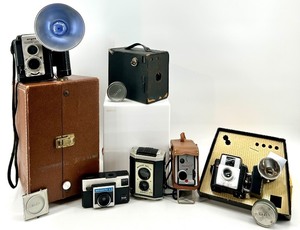 lot 135 image: Set of Vintage Cameras and Keystone Sixty Projector
