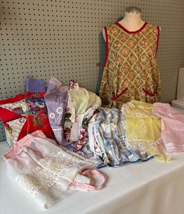 lot 179 image: Collection of 9 Vintage Aprons and Smocks with Floral Patterns