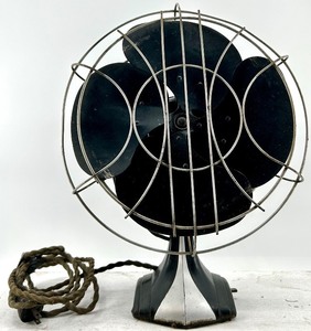lot 182 image: Vintage Hunter Electric Corporation Fan Model A520