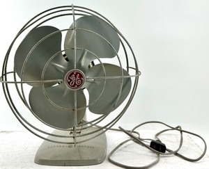 lot 183 image: Vintage General Electric Table Fan with Metal Blades