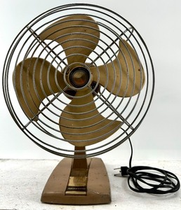 lot 185 image: Vintage Toastmaster Oscillating Desk Fan Model 5301 with Brown Finish