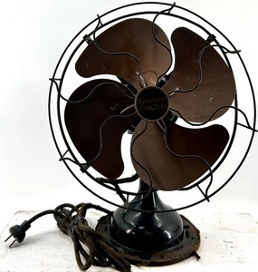 lot 187 image: Vintage Western Electric Table Fan