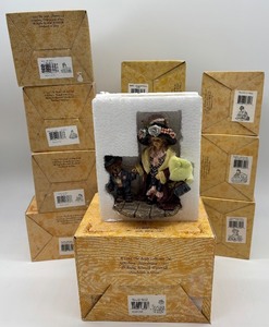 lot 203 image: Collection of11 Boyds Bears Figurines from The Dollstone Collection