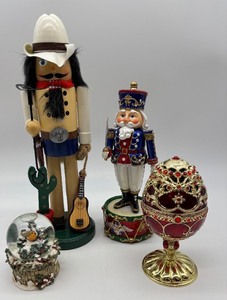 lot 204 image: Collection of Holiday Nutcrackers and Decorative Items