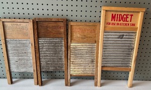 lot 209 image: Set of 4 Vintage Washboards - Little Darling, Childs Delight, Little Pal & Midget