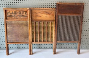 lot 210 image: Set of 3 Vintage Wooden Washboards - Maid-Rite, Brown Camp, National Washboard Co.