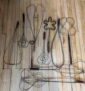 lot 217 image: Collection of 10 Vintage Wire Rug Beaters with Wooden Handles