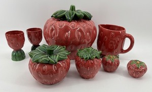lot 219 image: Cemar Made in California Strawberry Ceramic Set