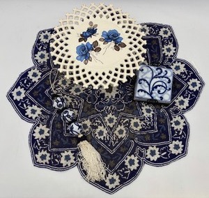 lot 224 image: Set of Elegant Blue and White Home Decor Items