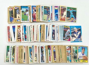 lot 263 image: Collection of 300 Vintage Baseball Cards