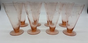 lot 293 image: Set of 8 Vintage Pink Depression Glass Tumblers with Floral Design