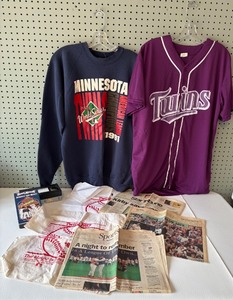 lot 298 image: Minnesota Twins 1991 World Champions Memorabilia Collection