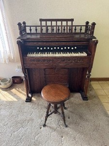 lot 3 image: Chicago Pump Organ & Stool - Works