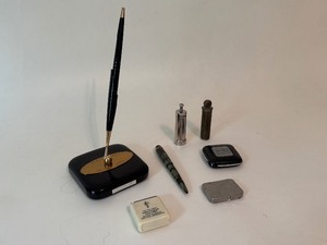 lot 37 image: Small Vintage Items