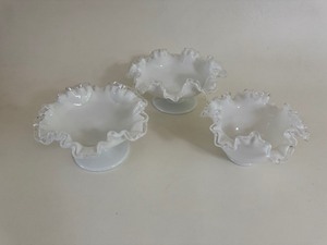 lot 59 image: Vintage Fenton Silver Crest Milk Glass Compotes
