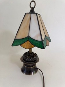 lot 66 image: Tiffany Style Lamp