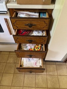 lot 98 image: Lot of 6 Kitchen Drawers