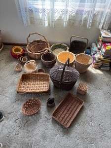 lot 104 image: Large Lot of Baskets
