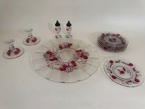 lot 115 image: Westmoreland Della Robbia Depression Glass Set