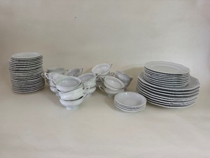 lot 74 image: Rosenthal Classic Rose Collection Set
