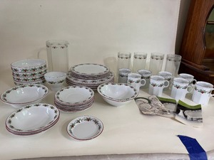 lot 76 image: Porsgrund Norway Hearts & Pines Dinnerware