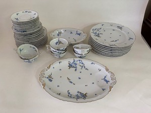 lot 77 image: Haviland Limoges Set