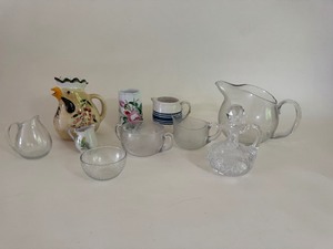 lot 80 image: Vintage Pouring Items