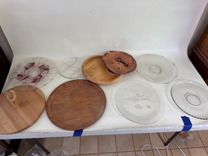 lot 91 image: Vintage Serving Trays