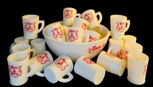lot 83 image: Vintage Tom & Jerry Punch Bowl Set with 18 Mugs