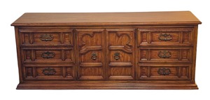 lot 10 image: Vintage Thomasville Dresser