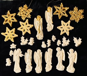 lot 63 image: Beautiful Delicate Ornaments for Painting and Festive Pins