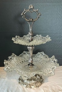 lot 33 image: Exquisite Vintage Bell Mark Crystal Two Tier Server