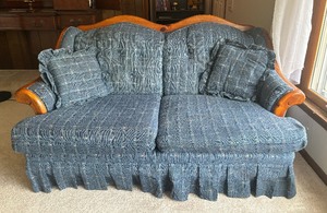 lot 38 image: Vintage Country Style Crestline Loveseat  Sofa  Couch