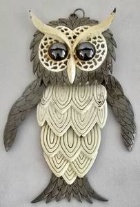 lot 46 image: Unique Silver Tone Mod Retro Articulated Owl Pendant