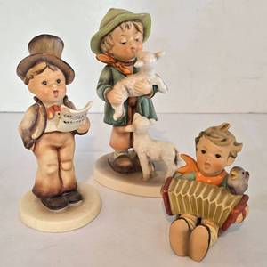 lot 51 image: Three Vintage Hummel Figures