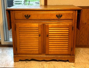 lot 8 image: Vintage Bekins Maple Sideboard  Buffet Server  Vintage Wooden Sideboard Buffet with Drop-Leaf Sides
