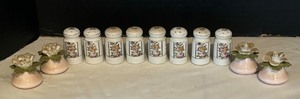 lot 203 image: Pretty Vintage Floral Salt and Pepper Shakers