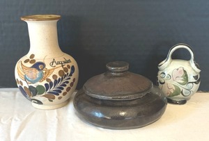 lot 220 image: Pretty Pottery