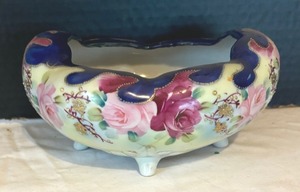 lot 221 image: Beautiful Vintage Porcelain Moriage Bowl