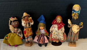 lot 225 image: Five Vintage Ethnic Dolls