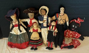 lot 238 image: Variety of Vintage Ethnic Dolls