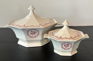 lot 101 image: Vintage Independence Ironstone Covered Dish and Gravy  Sauce Server